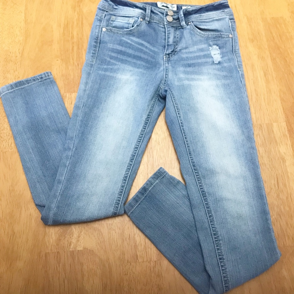 Girls light washed, worn look, skinny jeans